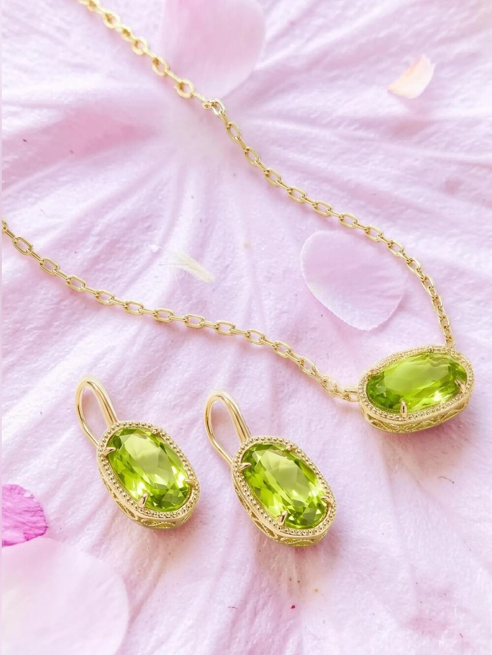 Kendra Scott Elisa Gold Necklace and Earrings Set - Peridot Illusion